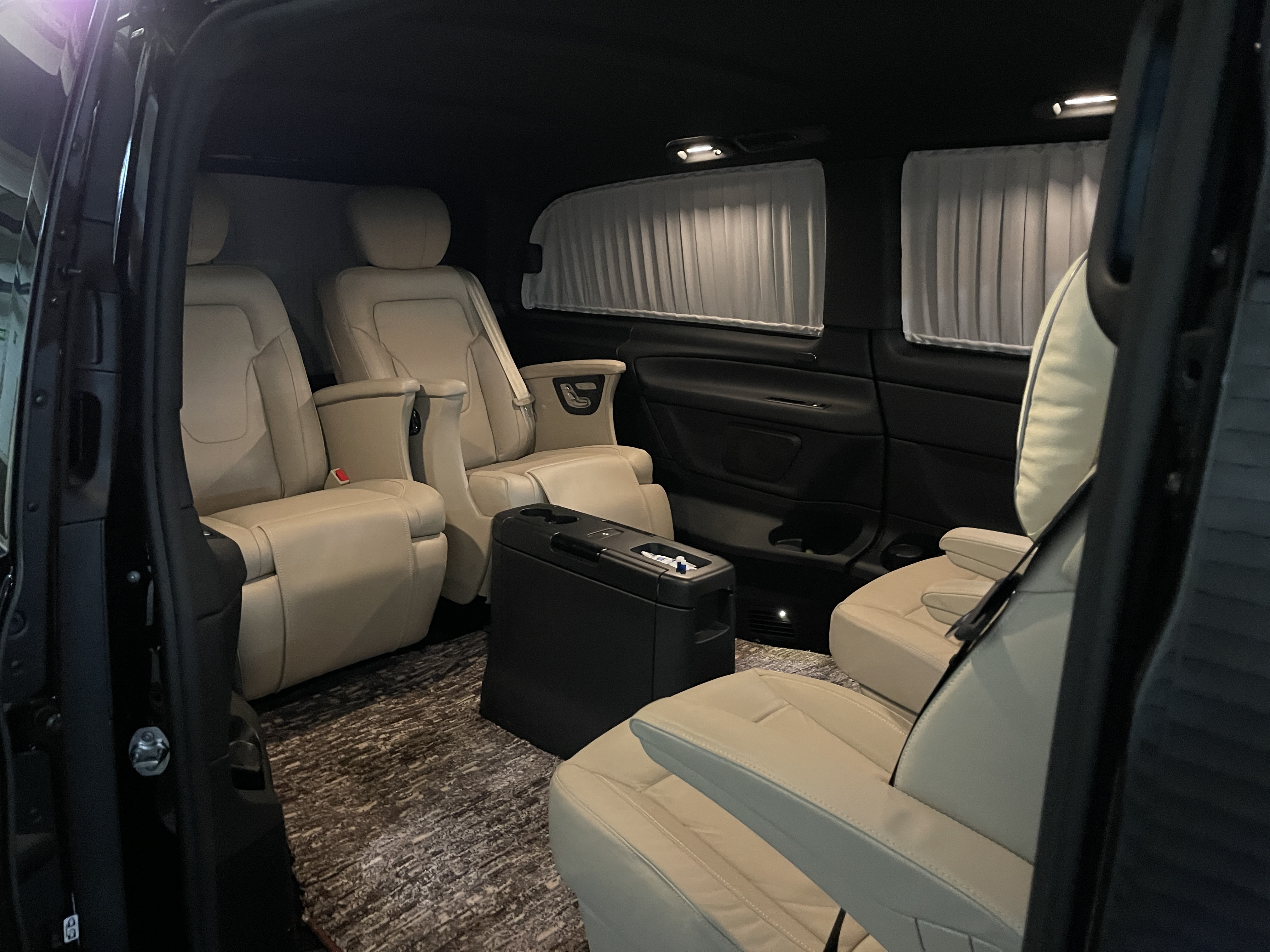 Бежевые улучшенные сиденья для Mercedes V class