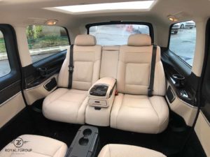 Комфортный диван Mercedes V class перетянут в штатный дизайн